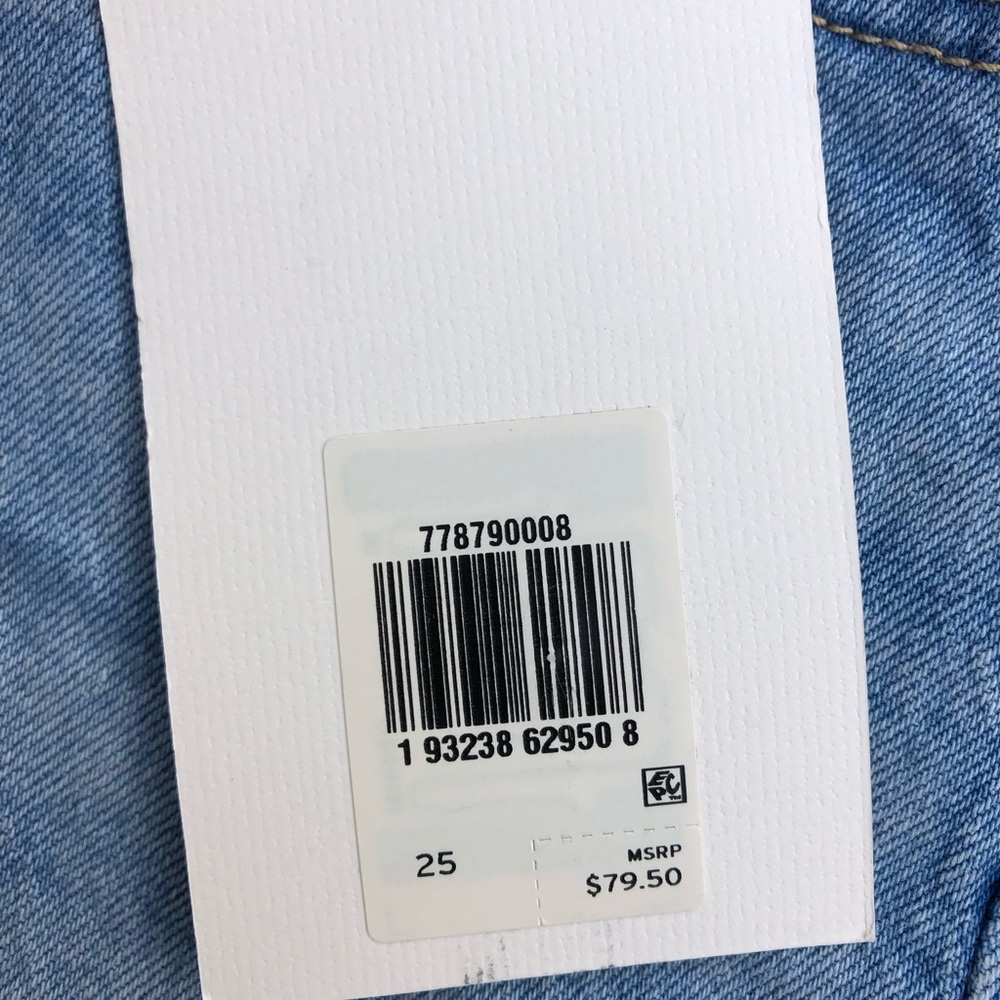 NWT Levi’s Premium Ribcage Ripped Jean Shorts 25 - Picture 2 of 6